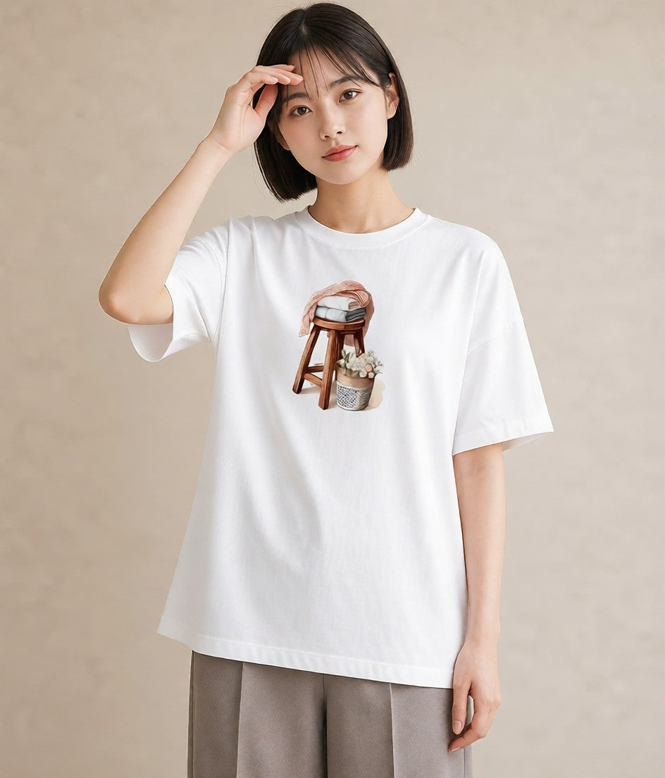 Tシャツ レディース 窓辺の椅子 窓辺 椅子 ナチュラル アンティーク イラスト 可愛い 女性 旅行用 白T YMAZO