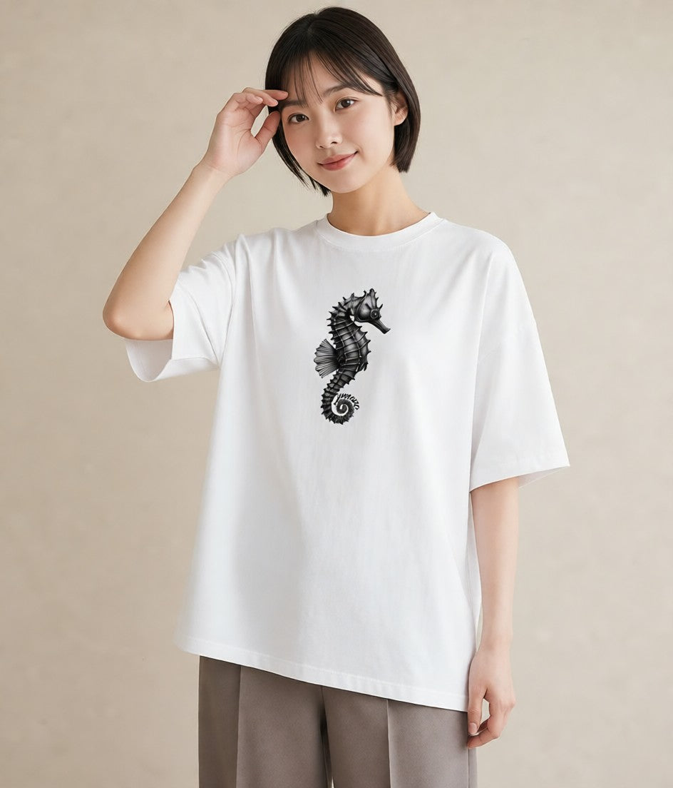 デザインTシャツ レディース タツノオトシゴ 海の生き物 海 イラスト ミニマル 綿100 デート 白T YMAZO