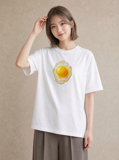 Tシャツ レディース 目玉焼き 食べ物 フード イラスト 線画 帰省 ラフ 白T YMAZO