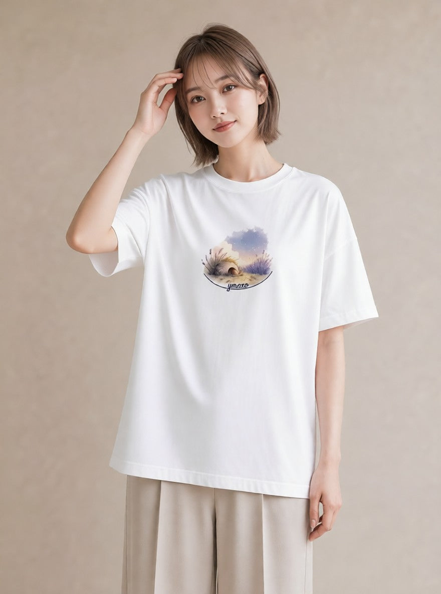 グラフィックTシャツ レディース 灯りの家 小屋 夜 ナチュラル アンティーク イラスト きれいめカジュアル 公園 ママ 白T YMAZO