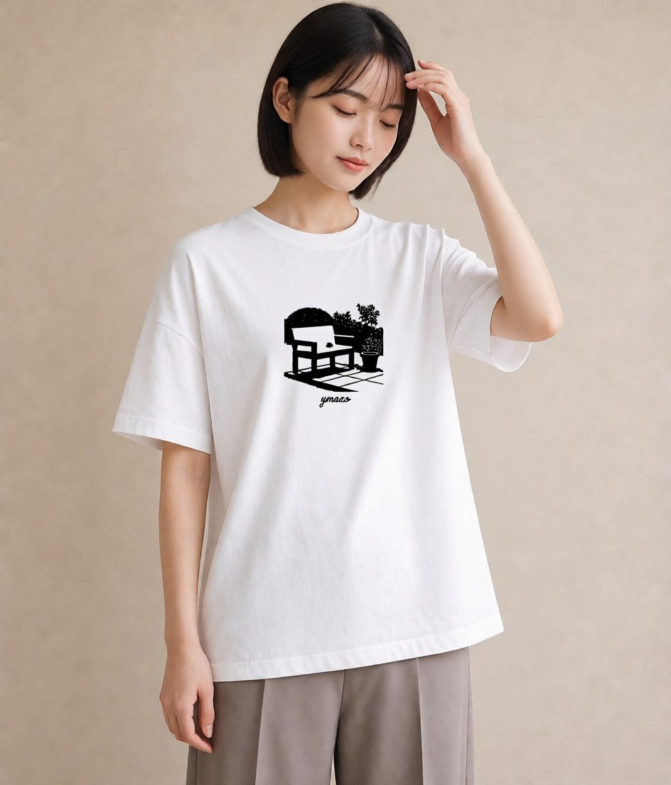 デザインTシャツ レディース 雨上がりのベンチ ベンチ ナチュラル アンティーク イラスト ラフ 公園 ママ 白T YMAZO