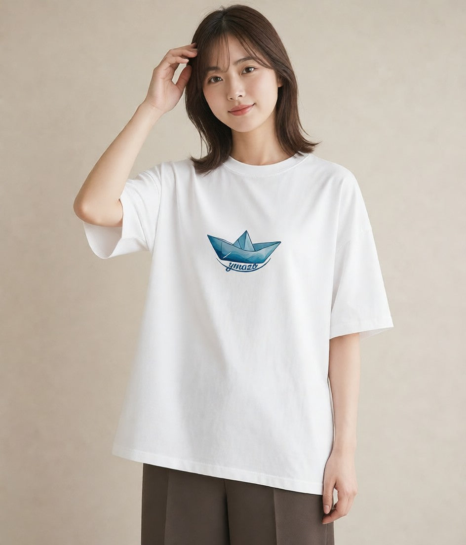 グラフィックTシャツ レディース 紙の船 水辺 ナチュラル アンティーク イラスト お洒落 友達ギフト 部屋着 白T YMAZO