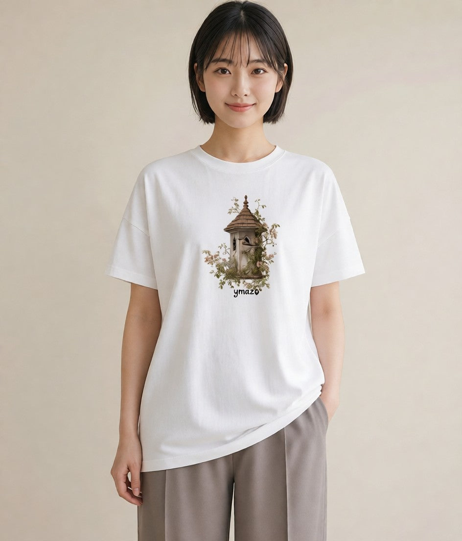 デザインTシャツ レディース 遠い家と鳥 風景 鳥 ナチュラル アンティーク イラスト アート風 女性向けギフト 散歩 白T YMAZO