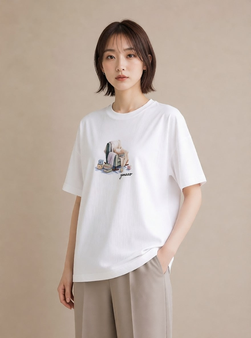 Tシャツ レディース 窓辺の椅子 窓辺 椅子 ナチュラル アンティーク イラスト 北欧風 ルームウェア ギフト 白T YMAZO