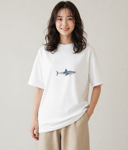 半袖Tシャツ レディース サメ 海の生き物 海 イラスト アート風 ママ カフェ服 白T YMAZO