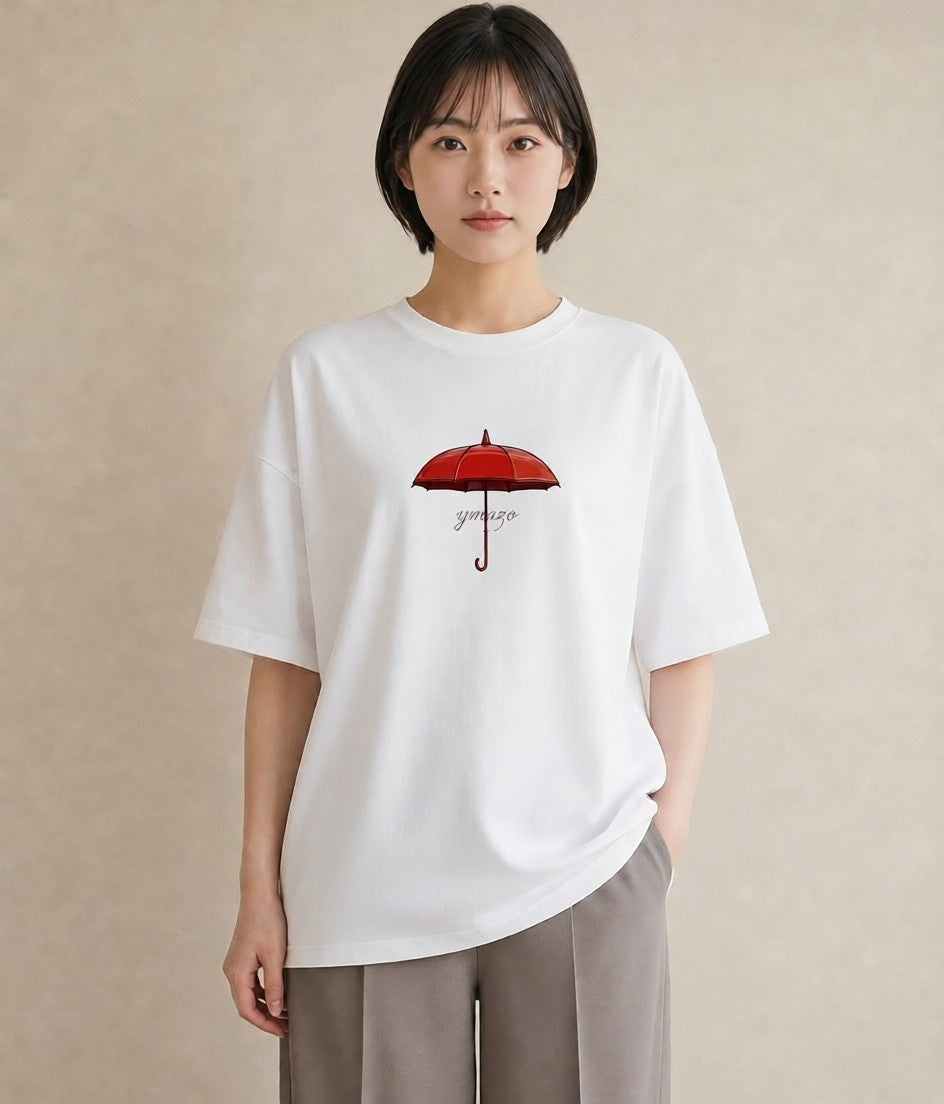 プリントTシャツ レディース 傘 水たまり 雨 ナチュラル アンティーク イラスト 上品 カジュアルコーデ 買い物 白T YMAZO