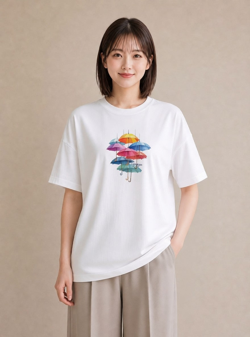 半袖Tシャツ レディース 傘 水たまり 雨 ナチュラル アンティーク イラスト 普段使い 20代 カジュアルコーデ 白T YMAZO