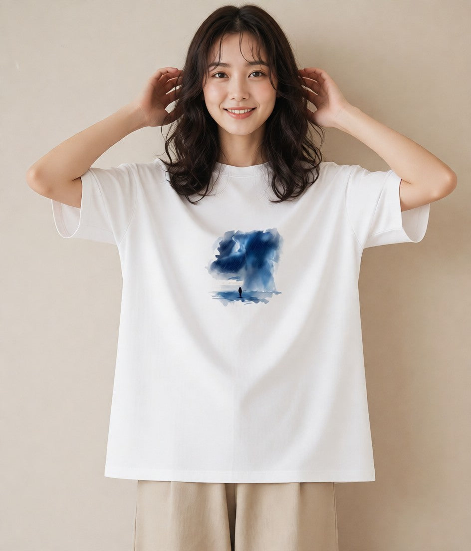 グラフィックTシャツ レディース 雨上がりの小道 雨上がり 小道 ナチュラル アンティーク イラスト ゆるかわ 公園 ママ 白T YMAZO