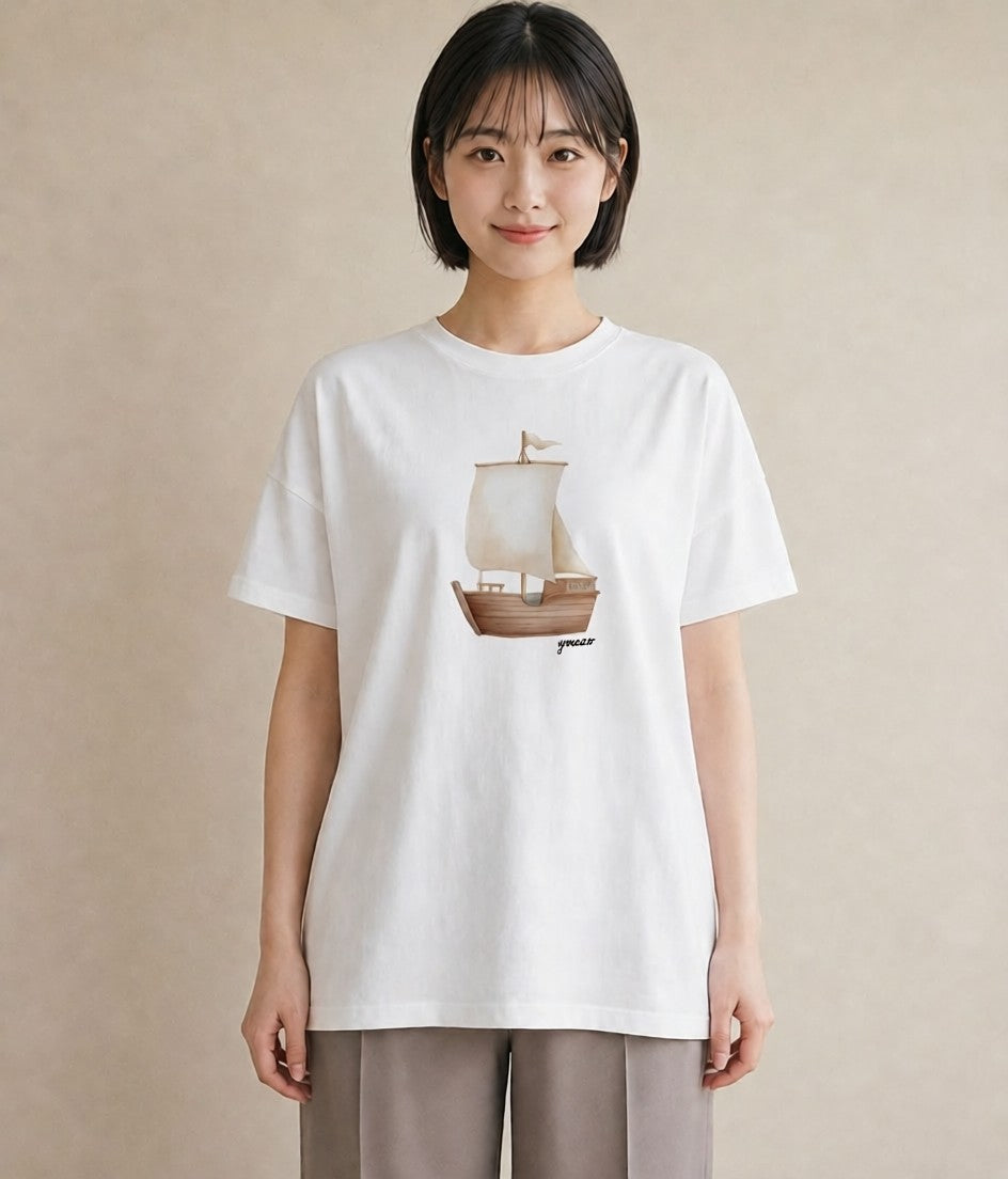 Tシャツ レディース 紙の船 水辺 ナチュラル アンティーク イラスト きれいめカジュアル 友達ギフト 部屋着 白T YMAZO
