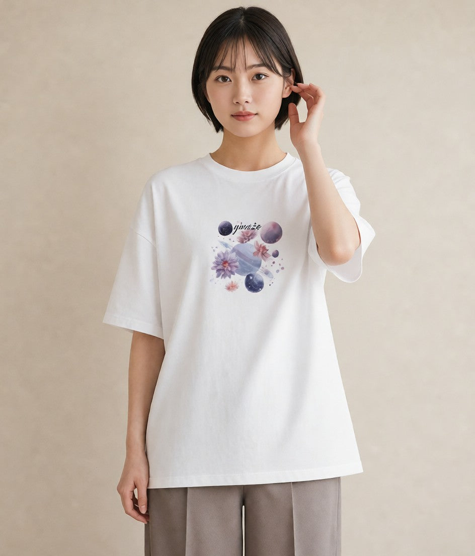 グラフィックTシャツ レディース 宇宙 星空 イラスト フェミニン 帰省 ラフ 白T YMAZO