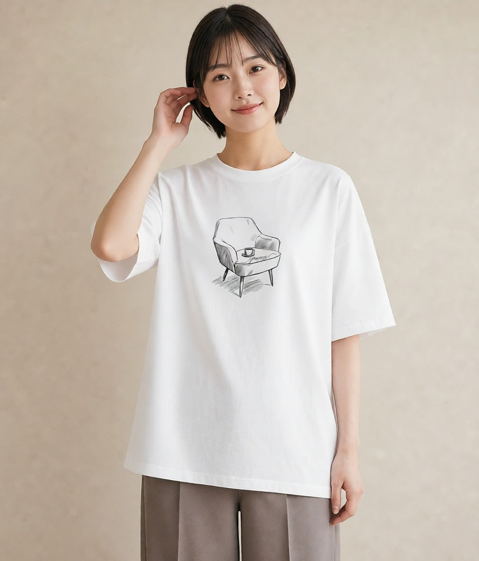 グラフィックTシャツ レディース 窓辺の椅子 窓辺 椅子 ナチュラル アンティーク イラスト ゆるコーデ お出かけ 普段着 白T YMAZO