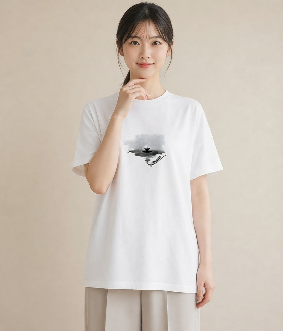 グラフィックTシャツ レディース 紙の船 水辺 ナチュラル アンティーク イラスト ニュアンス 秋コーデ おしゃれギフト 白T YMAZO