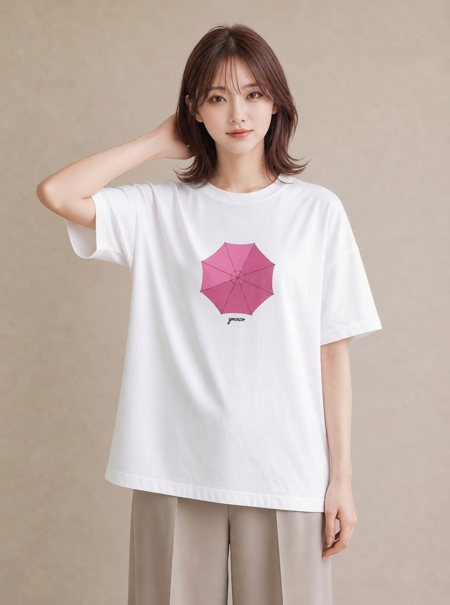 半袖Tシャツ レディース 傘 水たまり 雨 ナチュラル アンティーク イラスト 普段使い 買い物 夏コーデ 白T YMAZO
