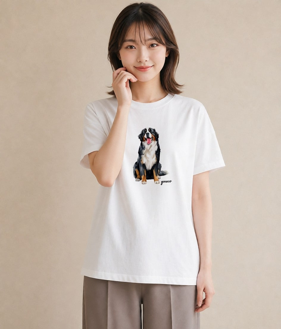 半袖Tシャツ レディース バーニーズマウンテンドッグ 犬 いぬ イラスト モード 海 カフェ巡り 白T YMAZO