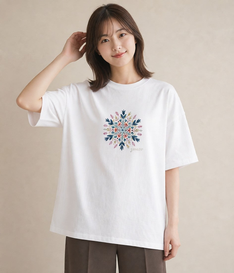 グラフィックTシャツ レディース 雪の結晶 星空 宇宙 イラスト 水彩風 ママ カフェ服 白T YMAZO