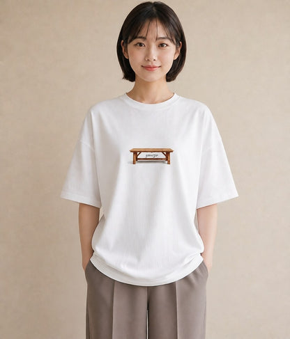 デザインTシャツ レディース 雨上がりのベンチ ベンチ ナチュラル アンティーク イラスト 手描き風 カジュアルコーデ 買い物 白T YMAZO
