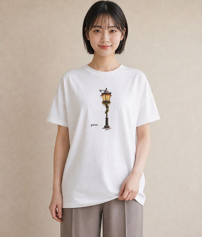 デザインTシャツ レディース 街灯 夜霧 夜 ナチュラル アンティーク イラスト ヴィンテージ風 部屋着 女性向けギフト 白T YMAZO