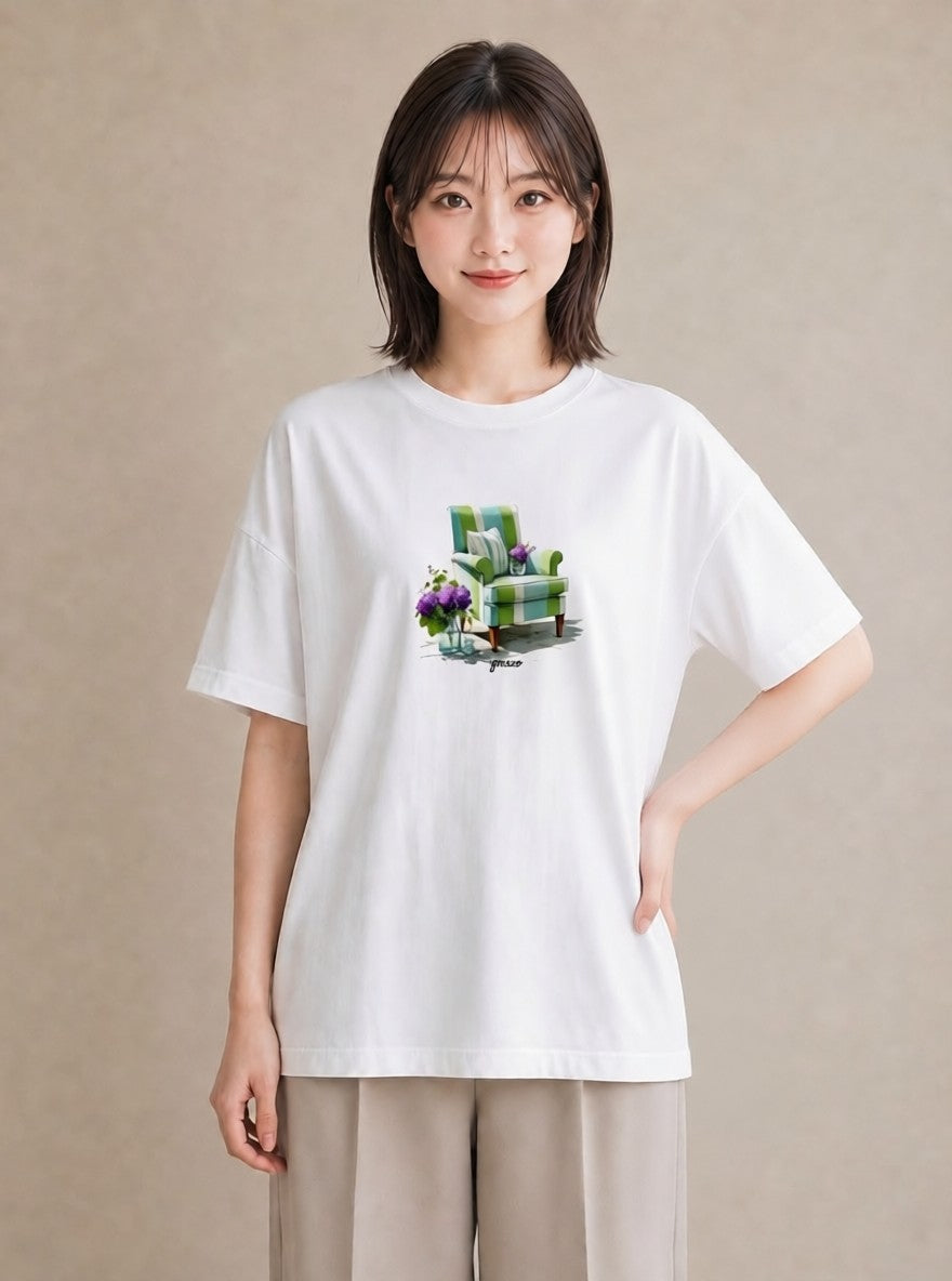 デザインTシャツ レディース 窓辺の椅子 窓辺 椅子 ナチュラル アンティーク イラスト 北欧風 散歩 お出かけ 白T YMAZO