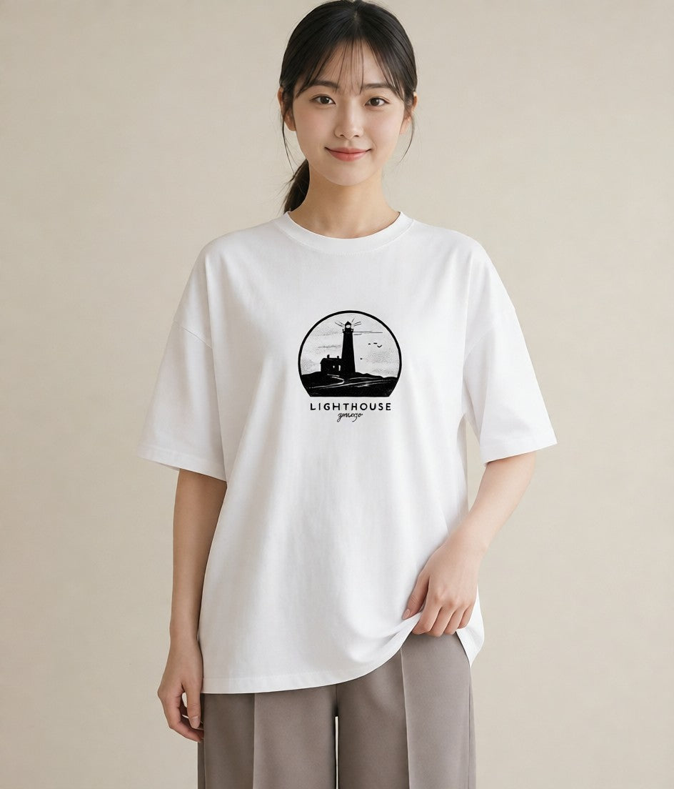 デザインTシャツ レディース 灯台 霧 海 ナチュラル アンティーク イラスト 個性的 在宅 公園 白T YMAZO