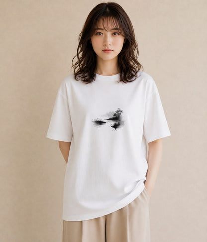 グラフィックTシャツ レディース 湖畔の小屋 湖 小屋 ナチュラル アンティーク イラスト ポップ ママ カフェ服 白T YMAZO