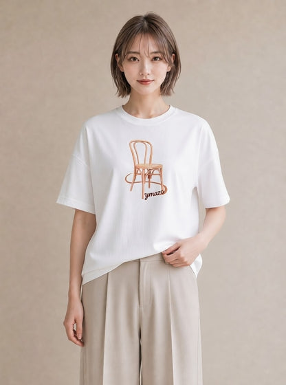 半袖Tシャツ レディース 窓辺の椅子 窓辺 椅子 ナチュラル アンティーク イラスト ガーリー 散歩 お出かけ 白T YMAZO