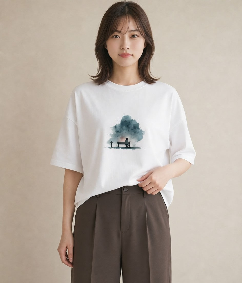 半袖Tシャツ レディース 雨上がりのベンチ ベンチ ナチュラル アンティーク イラスト 水彩風 姉妹 送別ギフト 白T YMAZO