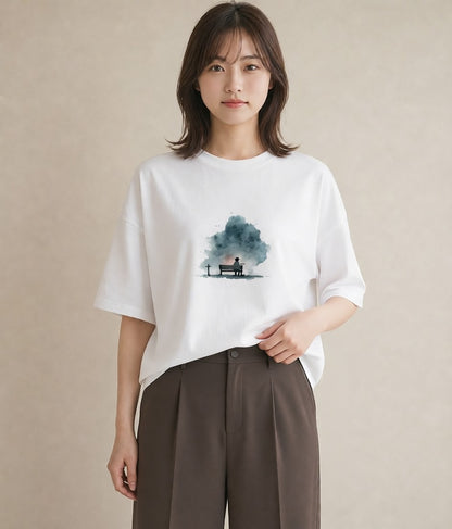半袖Tシャツ レディース 雨上がりのベンチ ベンチ ナチュラル アンティーク イラスト 水彩風 姉妹 送別ギフト 白T YMAZO