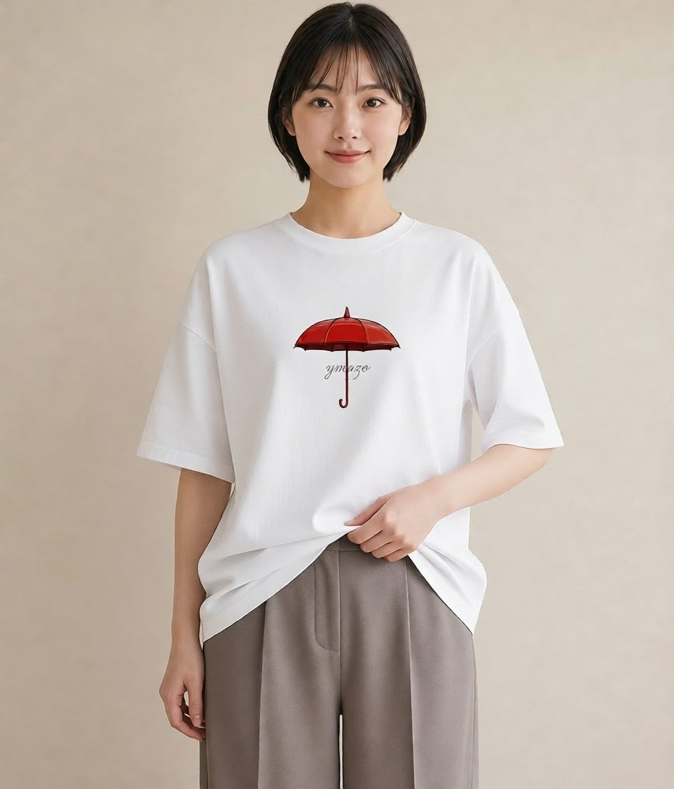 プリントTシャツ レディース 傘 水たまり 雨 ナチュラル アンティーク イラスト 上品 カジュアルコーデ 買い物 白T YMAZO