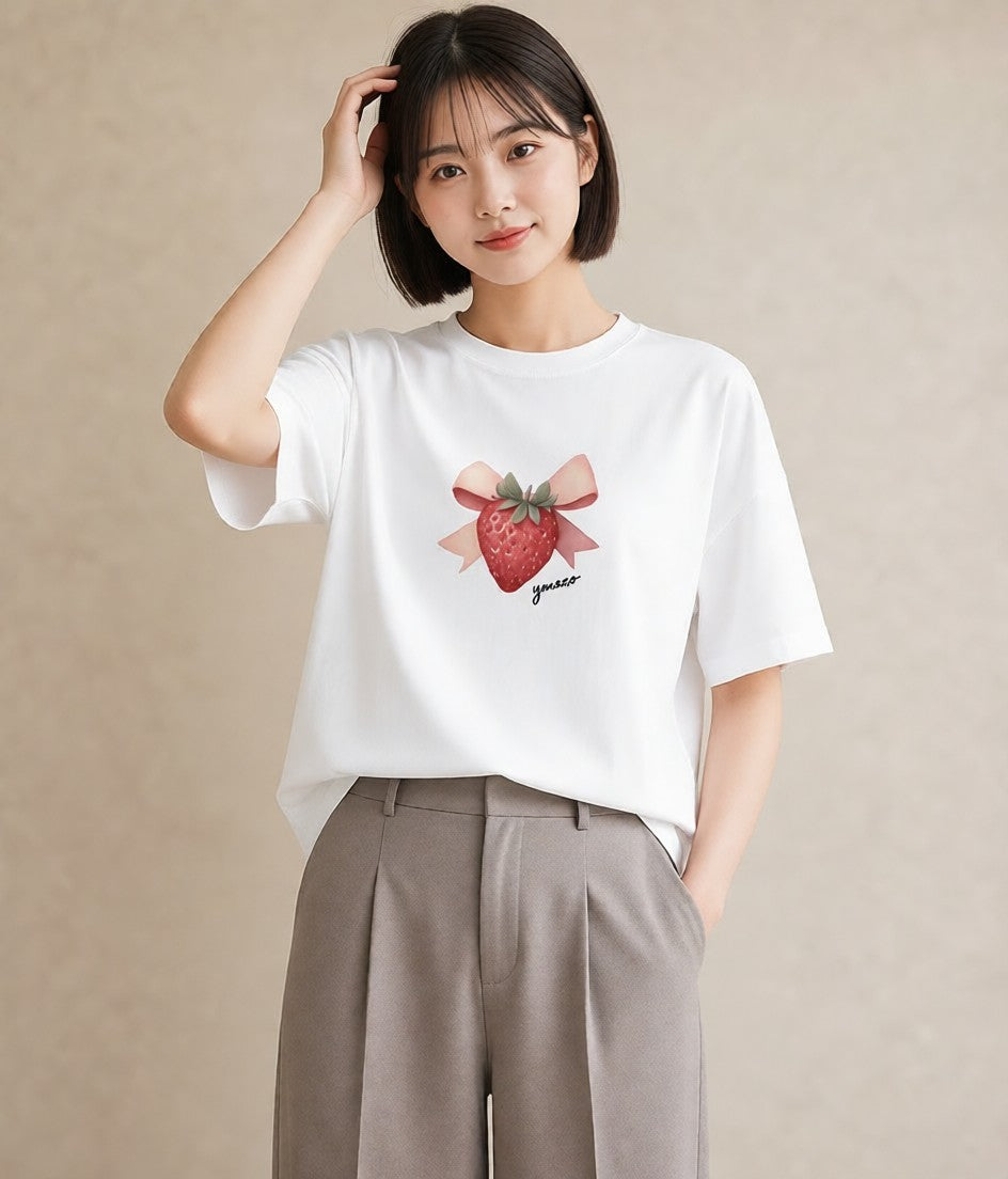 グラフィックTシャツ レディース いちご 苺 ストロベリー 食べ物 フード イラスト カジュアル クリスマス 旅行 白T YMAZO