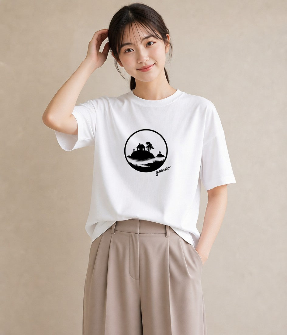 デザインTシャツ レディース 湖畔の小屋 湖 小屋 ナチュラル アンティーク イラスト モード 散歩 お出かけ 白T YMAZO