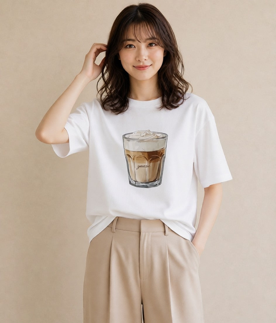グラフィックTシャツ レディース カフェラテ 食べ物 フード イラスト カフェコーデ 海 カフェ巡り 白T YMAZO