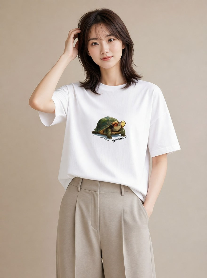 半袖Tシャツ レディース ウミガメ 海の生き物 海 イラスト 手描き風 女性向けギフト 散歩 白T YMAZO