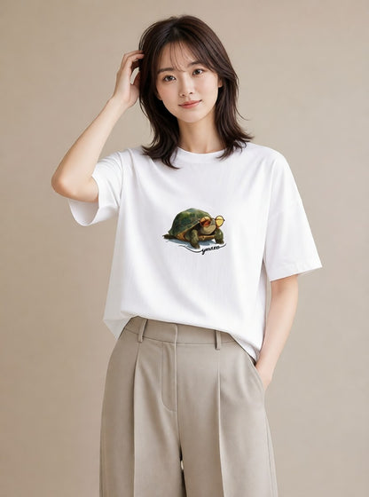 半袖Tシャツ レディース ウミガメ 海の生き物 海 イラスト 手描き風 女性向けギフト 散歩 白T YMAZO