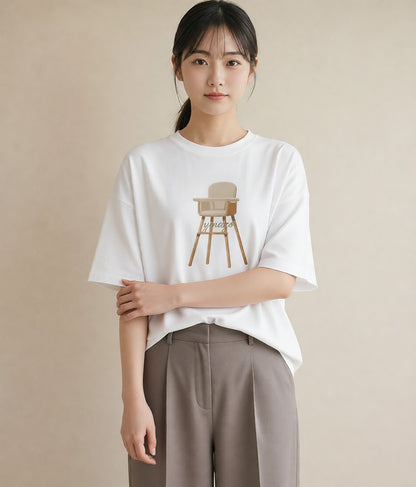 半袖Tシャツ レディース 窓辺の椅子 窓辺 椅子 ナチュラル アンティーク イラスト シンプル 自分用 ルームウェア 白T YMAZO