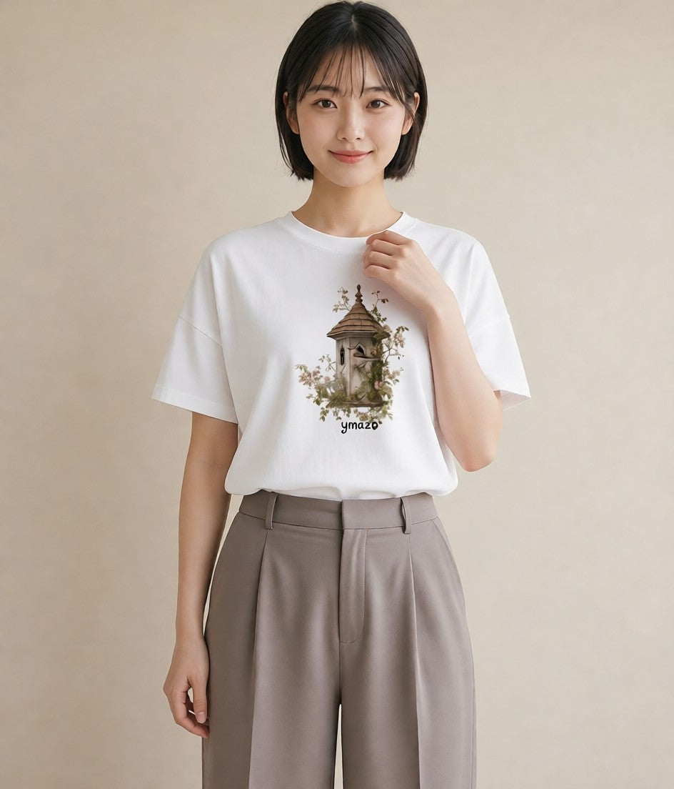 デザインTシャツ レディース 遠い家と鳥 風景 鳥 ナチュラル アンティーク イラスト アート風 女性向けギフト 散歩 白T YMAZO