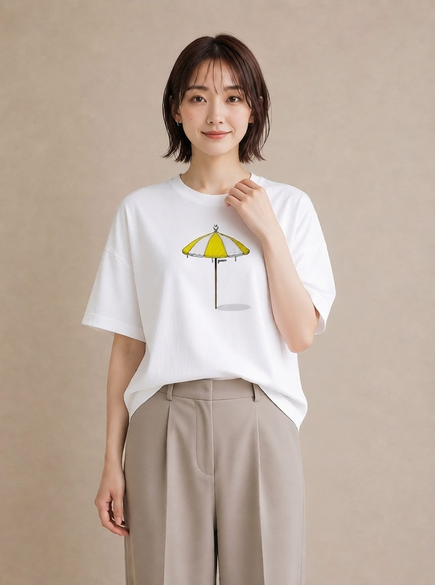 半袖Tシャツ レディース 傘 水たまり 雨 ナチュラル アンティーク イラスト きれいめカジュアル お出かけ 普段着 白T YMAZO