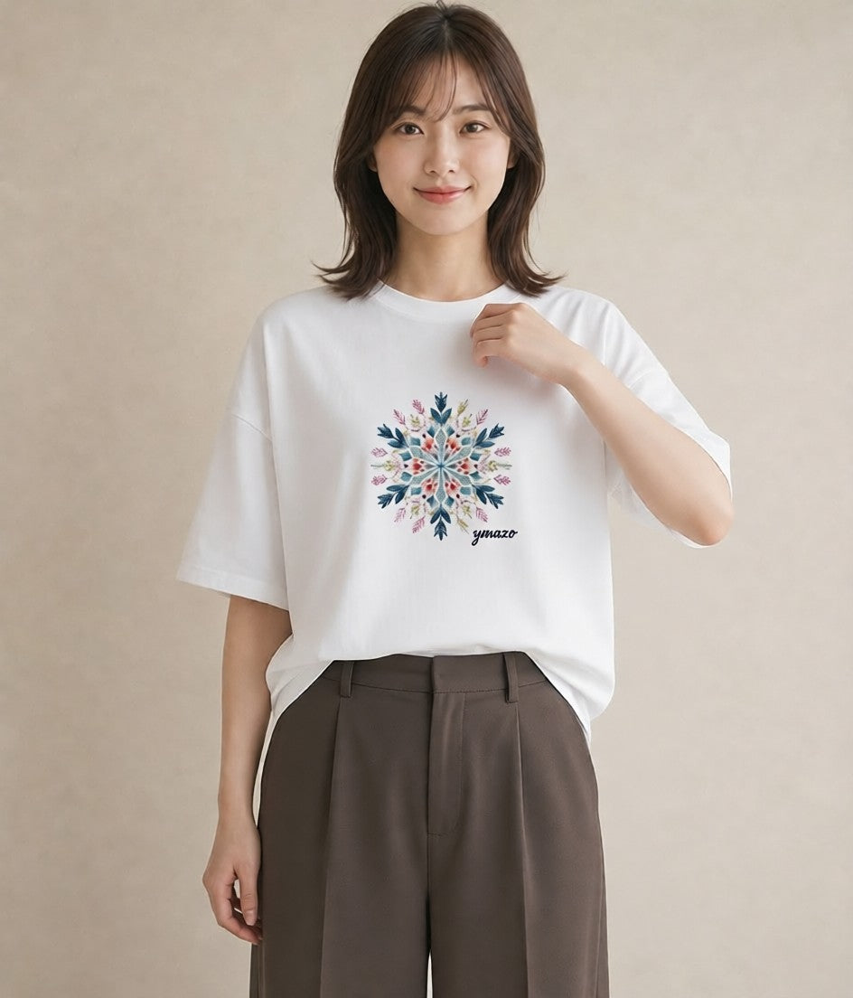 グラフィックTシャツ レディース 雪の結晶 星空 宇宙 イラスト 水彩風 ママ カフェ服 白T YMAZO