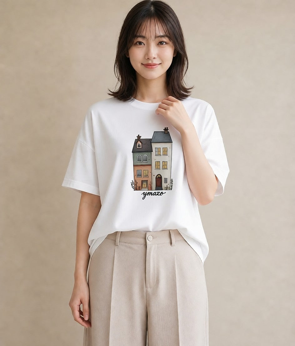 デザインTシャツ レディース 灯りの家 小屋 夜 ナチュラル アンティーク イラスト フェミニン 休日 ペアコーデ 白T YMAZO
