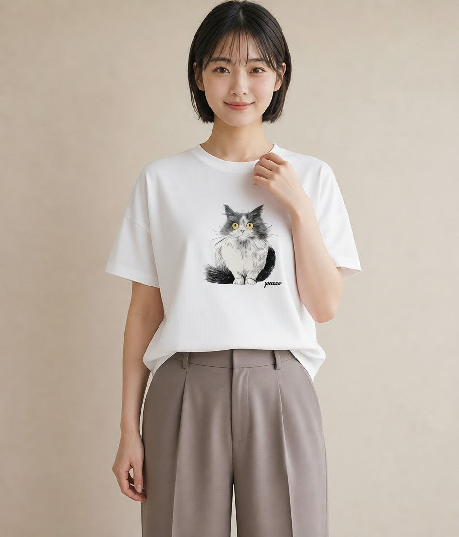 半袖Tシャツ レディース サバトラ 猫 ねこ イラスト ニュアンス 在宅 公園 白T YMAZO