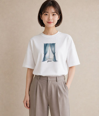 グラフィックTシャツ レディース 窓辺の椅子 窓辺 椅子 ナチュラル アンティーク イラスト 手描き風 部屋着 女性向けギフト 白T YMAZO