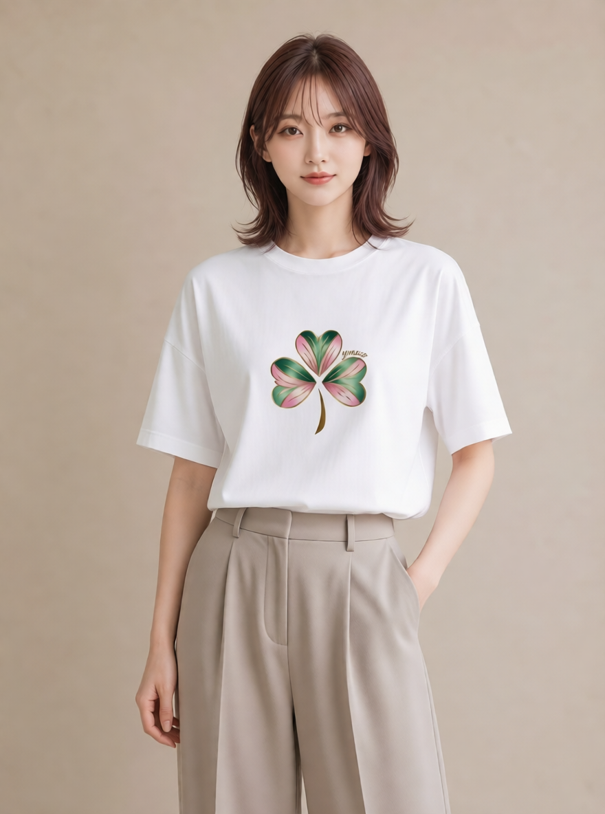 グラフィックTシャツ レディース クローバー 四つ葉 花 花柄 イラスト ミニマル 帰省 ラフ 白T