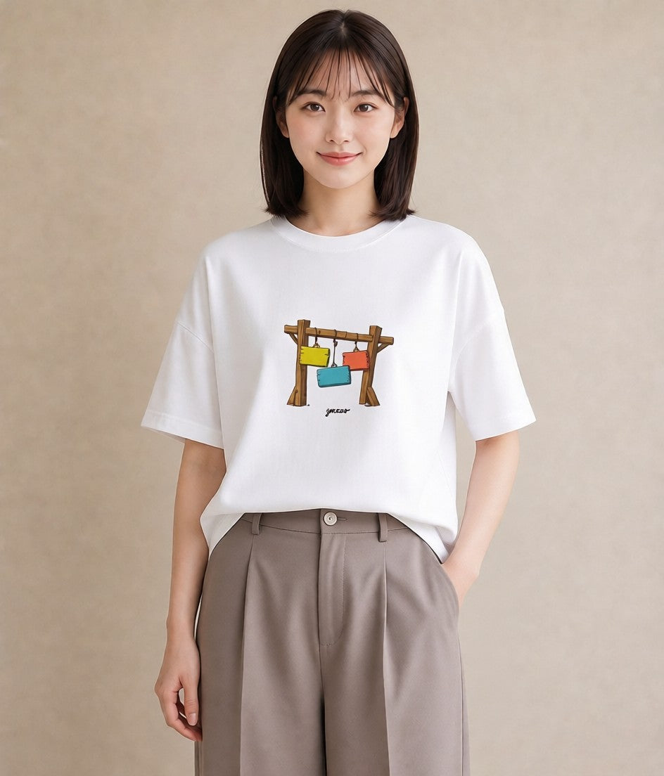 グラフィックTシャツ レディース 駅のホーム ローカル線 駅 ナチュラル アンティーク イラスト きれいめ 買い物 夏コーデ 白T YMAZO
