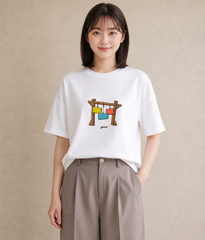 グラフィックTシャツ レディース 駅のホーム ローカル線 駅 ナチュラル アンティーク イラスト きれいめ 買い物 夏コーデ 白T YMAZO
