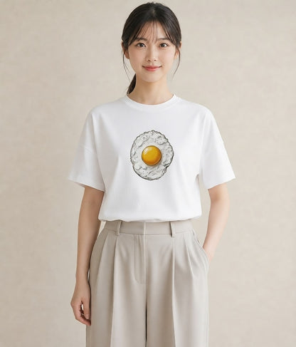 Tシャツ レディース 目玉焼き 食べ物 フード イラスト 上品 ラフ レイヤード 白T YMAZO