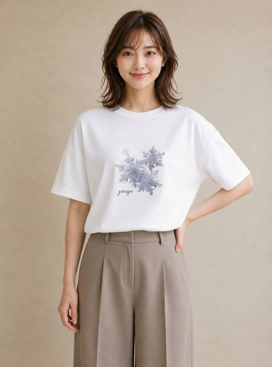 プリントTシャツ レディース 雪の結晶 星空 宇宙 イラスト ニュアンス 休日 ペアコーデ 白T YMAZO