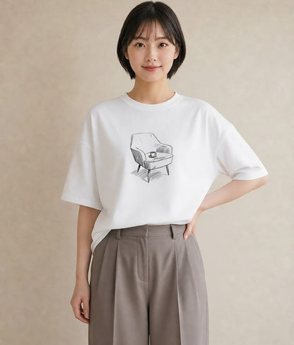 グラフィックTシャツ レディース 窓辺の椅子 窓辺 椅子 ナチュラル アンティーク イラスト ゆるコーデ お出かけ 普段着 白T YMAZO