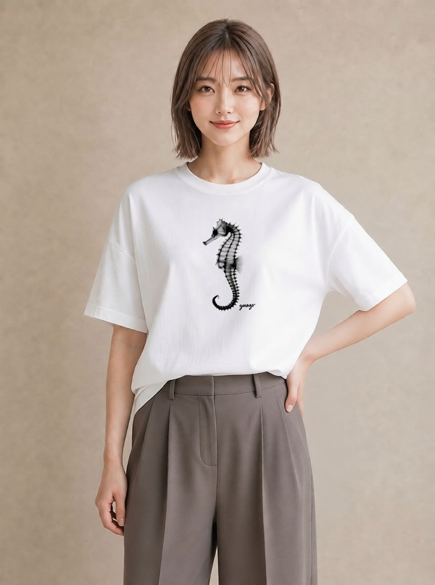 デザインTシャツ レディース タツノオトシゴ 海の生き物 海 イラスト 自分用 ルームウェア 白T YMAZO