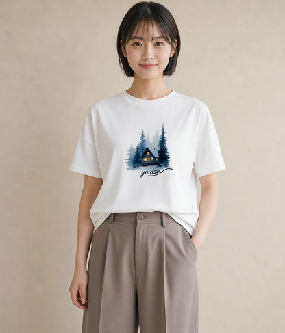 プリントTシャツ レディース 湖畔の小屋 湖 小屋 ナチュラル アンティーク イラスト 線画 ペアコーデ 秋コーデ 白T YMAZO