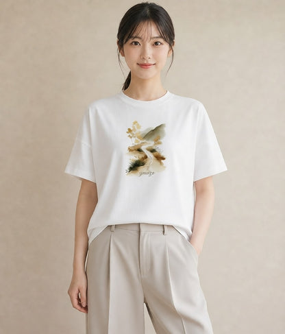 グラフィックTシャツ レディース 雨上がりの小道 雨上がり 小道 ナチュラル アンティーク イラスト 手描き風 旅行用 海 白T YMAZO