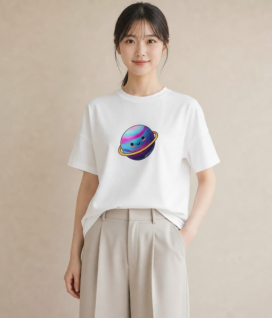 グラフィックTシャツ レディース 土星 星空 宇宙 イラスト 旅行コーデ 通勤 在宅 白T YMAZO